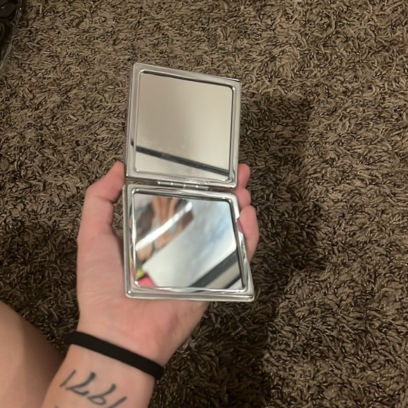 adorable waterfall heart pink mirror compact - Picture 3 of 3